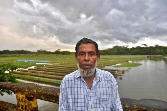 Farmers save themselves amid rising sea levels